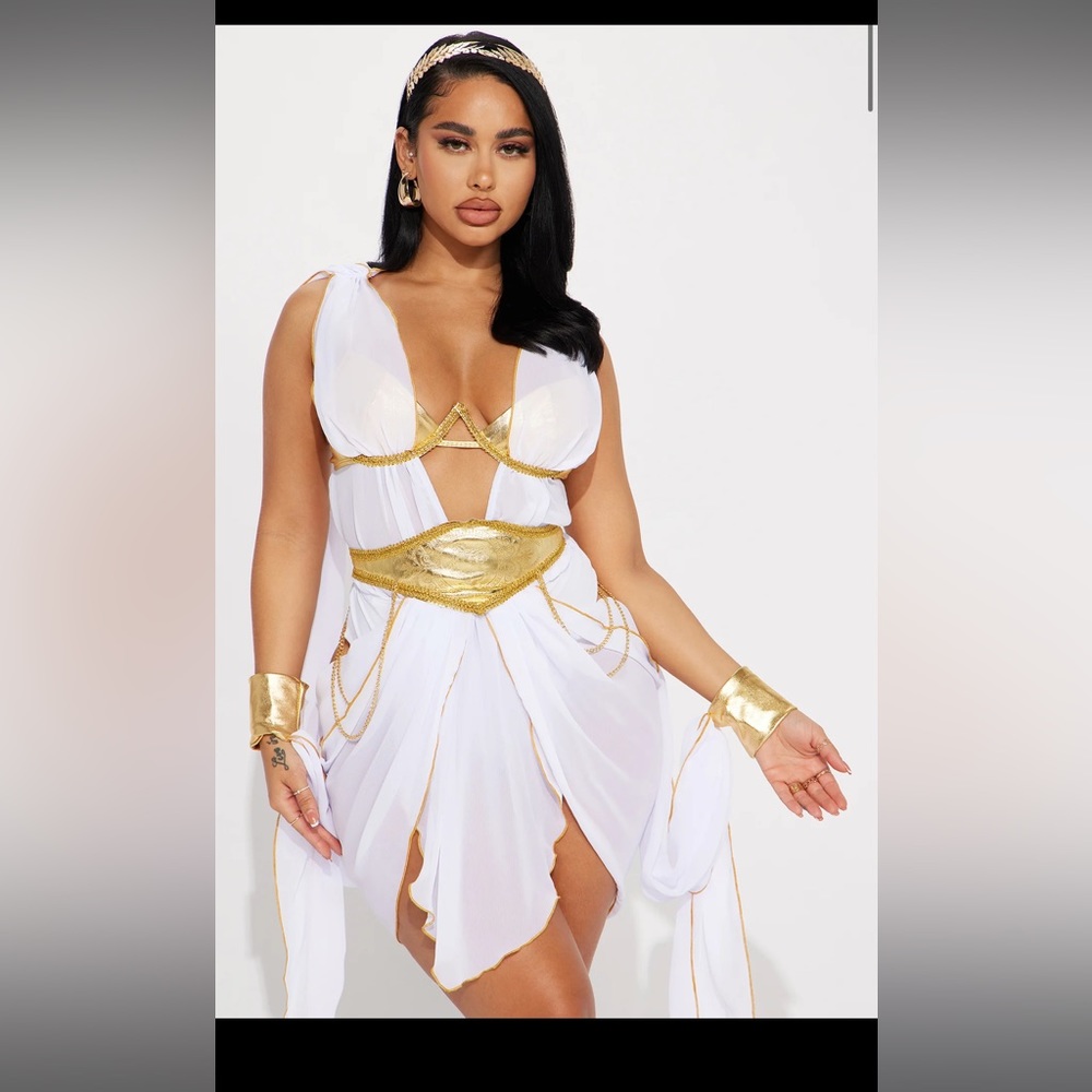 Glamorous Goddess 3
Piece Costume Set -
White/Gold
